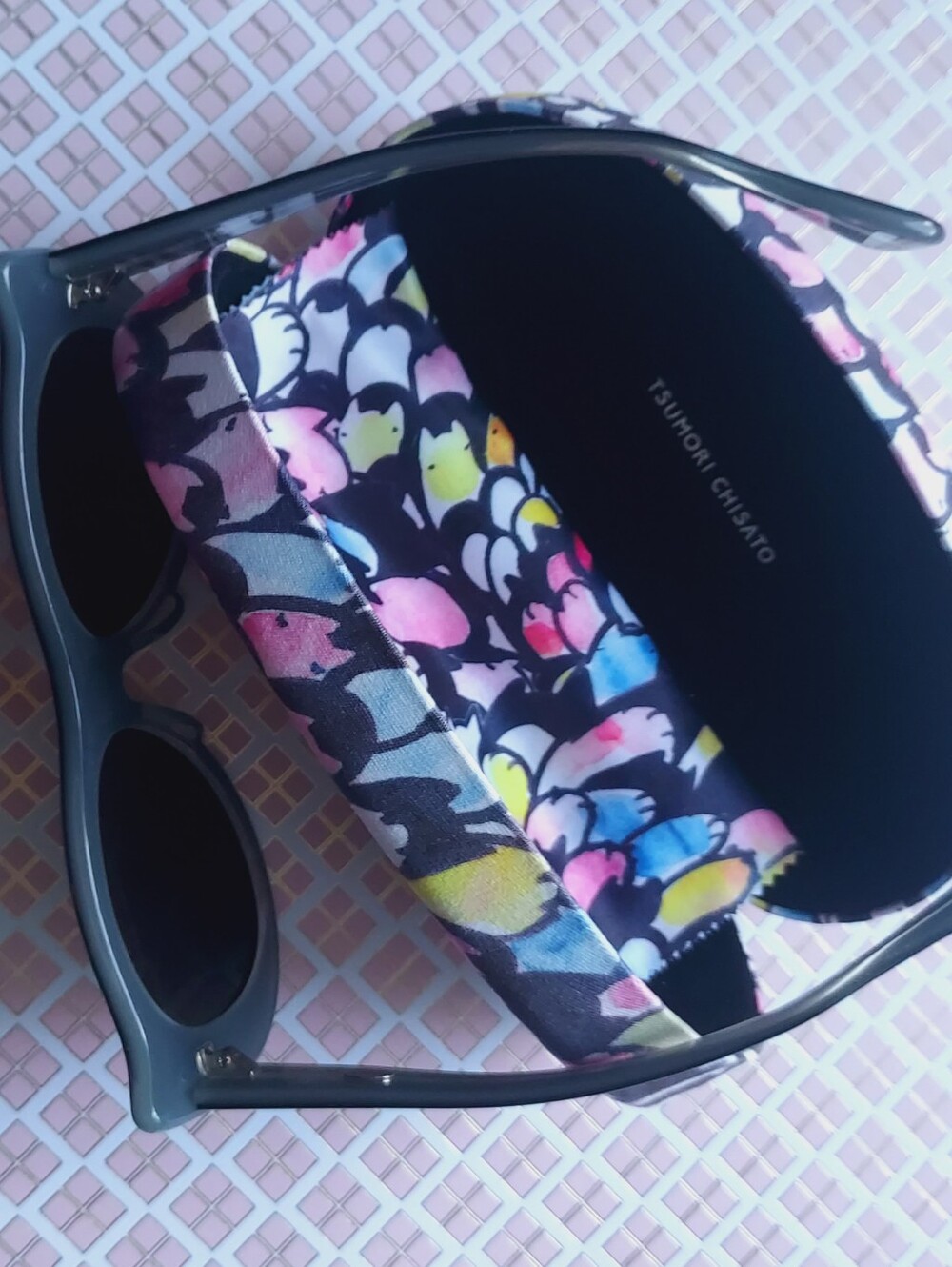 Tsumori Chisato Black Sunglasses with cats pattern colorful Case box cloth set - Picture 7 of 16